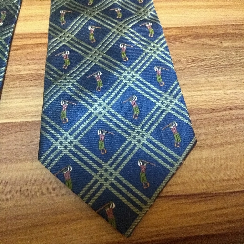 Tommy Bahama 100% silk golf themed necktie